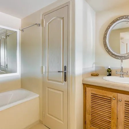 Capilla, Sea View Villa Saint-Tropez
